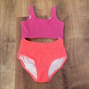 NEVER WORN (without tags)Old Navy Girls Two-Tone Pink & Coral One-Piece Swimsuit